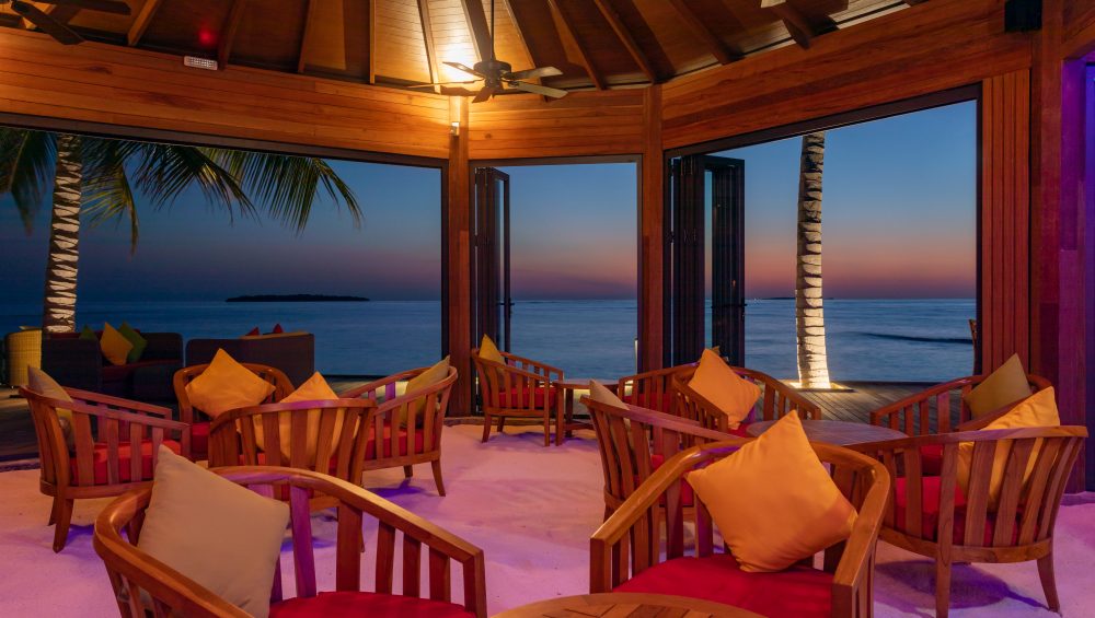 Thundi Pool Bar at Dhigufaru Island Resort thumbnail 5